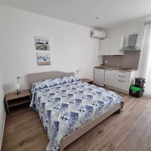 Affittacamere La Casa Di Enzo, Tre Fontane